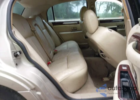 2010 Lincoln Town Car Signature Limited z USA, uszkodzony, nr VIN 2LNBL8CV5AX613980